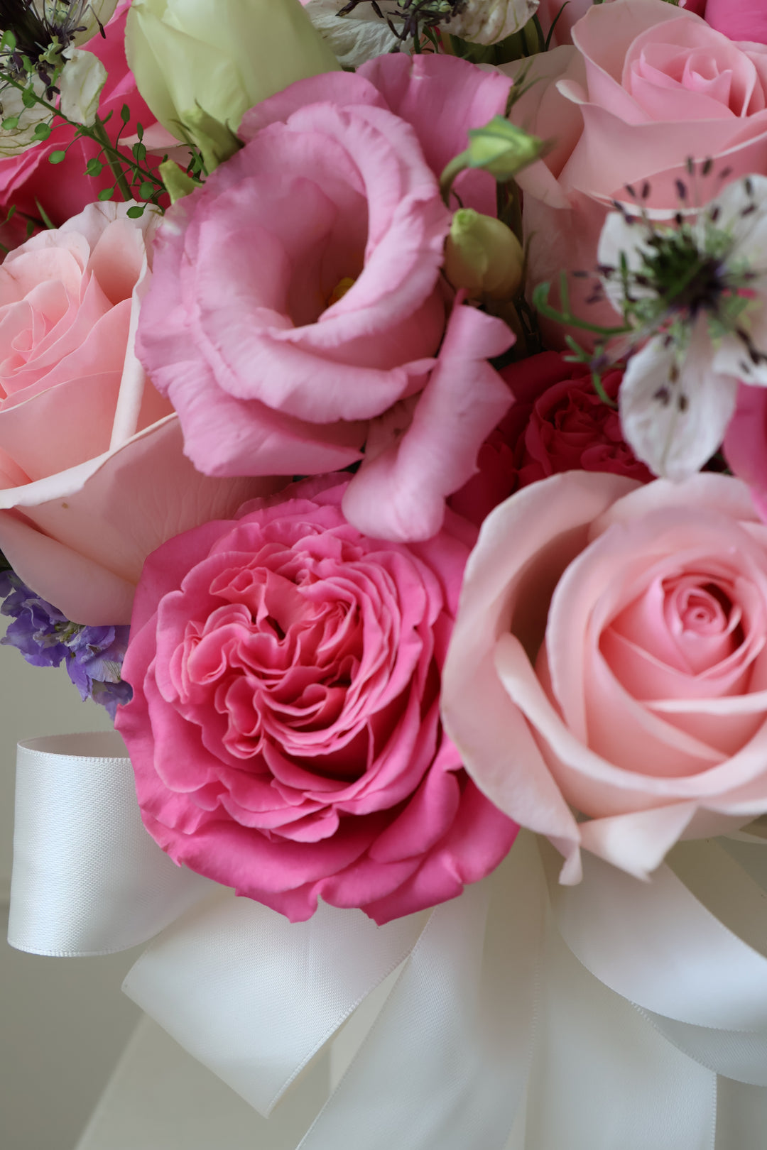 Girlfriend's Day Ivory Box — Garden Roses & Lisianthus