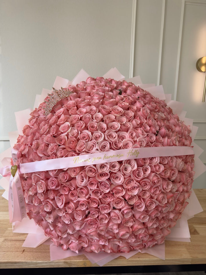 450 Red Roses Grand Bouquet with Crown & Custom Banner