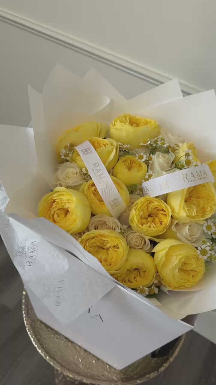Golden Garden Roses & Chamomile Gift Box
